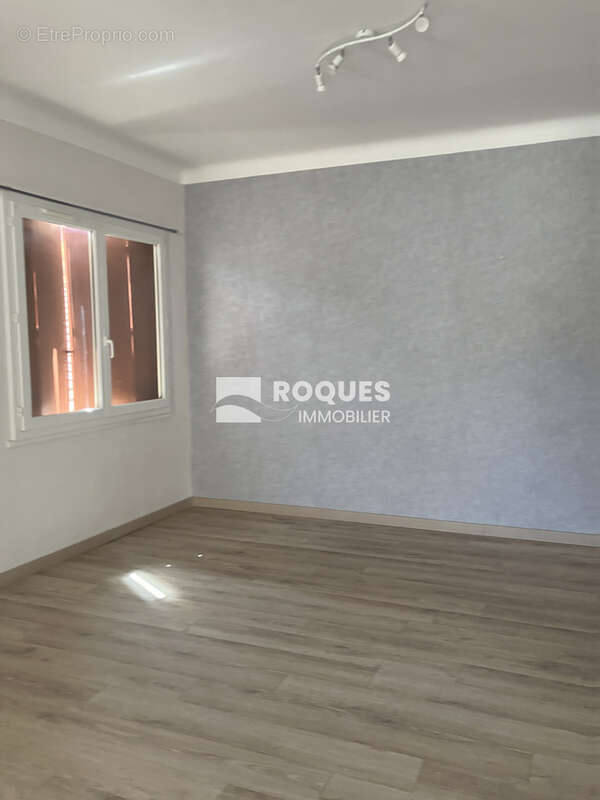 Bédarieux, à vendre belle maison de ville composée de deux appartements loués ! - photo 11