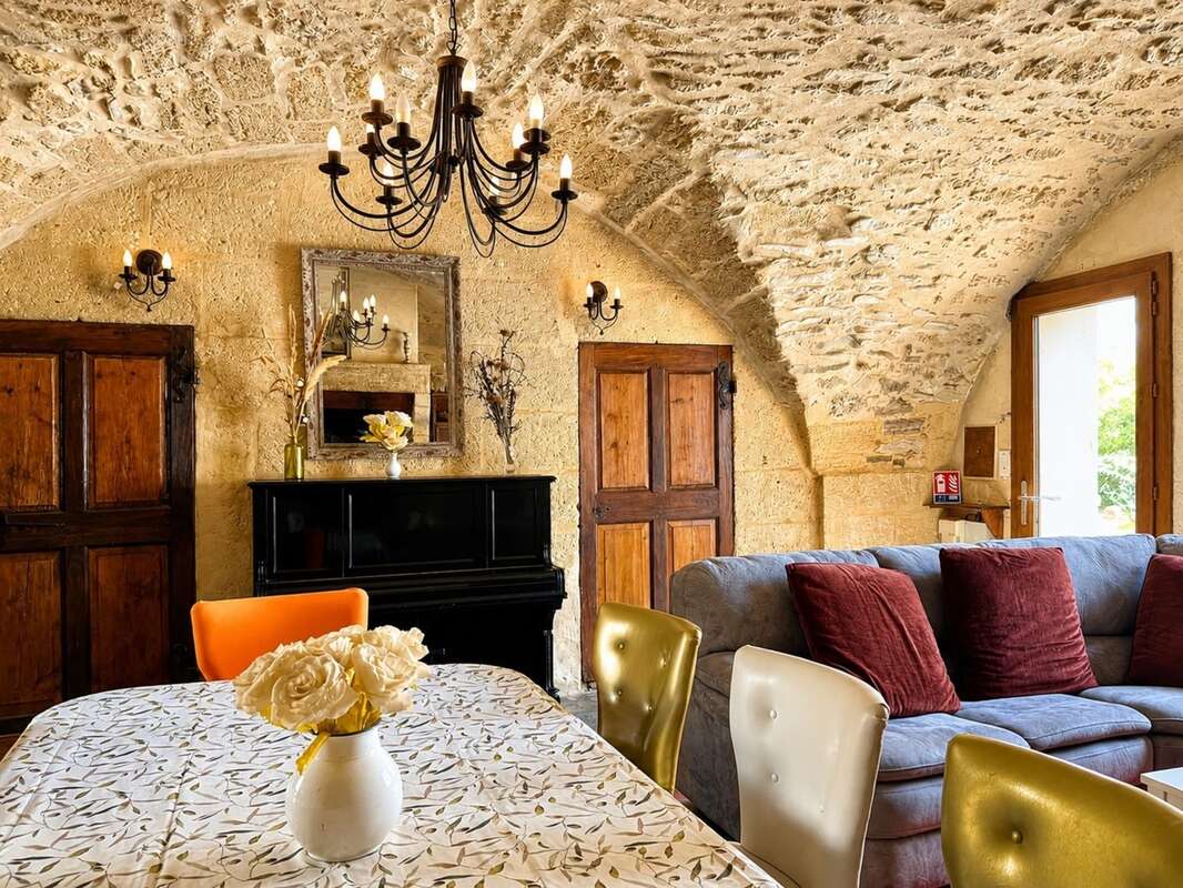 Demeure de caractère avec jardin clos, piscine et dépendances – à 10 mn d’Uzès  - photo 5