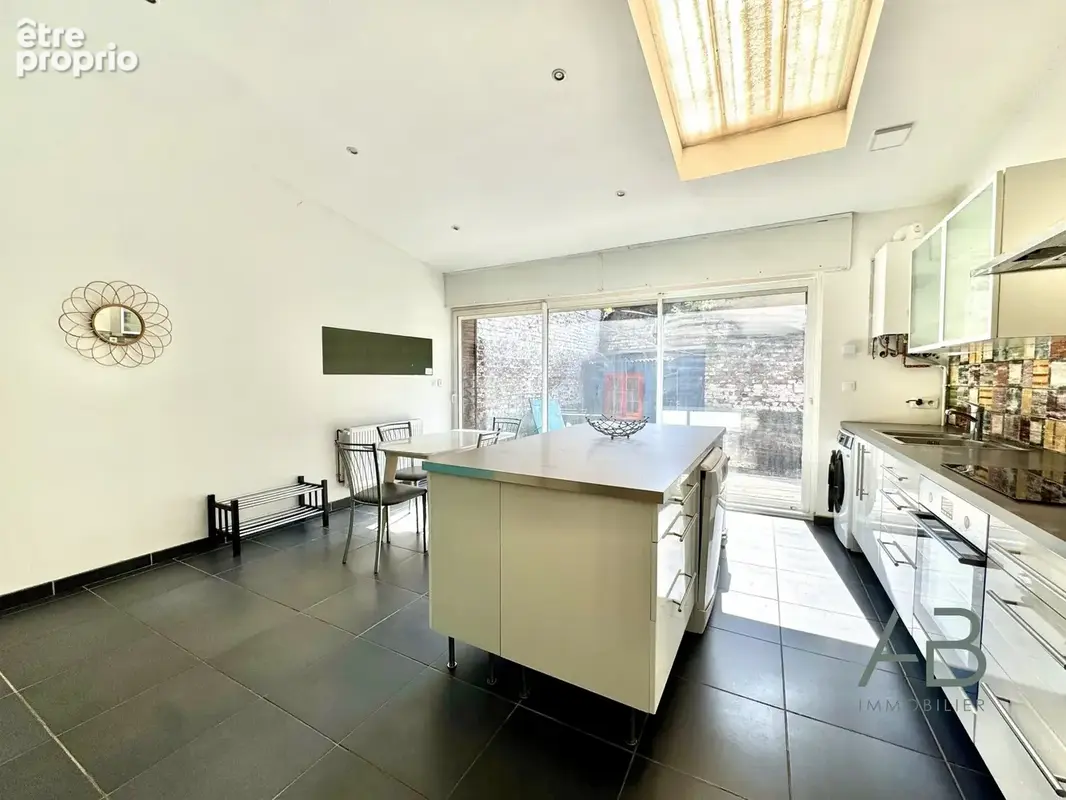Appartement 4 pièces 78 m² à vendre à Lille (59000) - photo 2