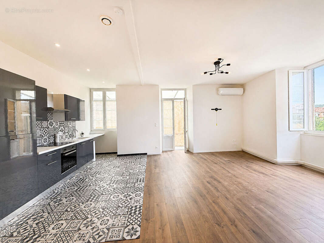 Appartement rénové avec vue imprenable sur le Lot . Coeur de Villeneuve-sur-Lot - photo 5