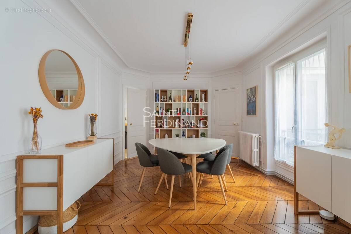 Appartement à PARIS-17E