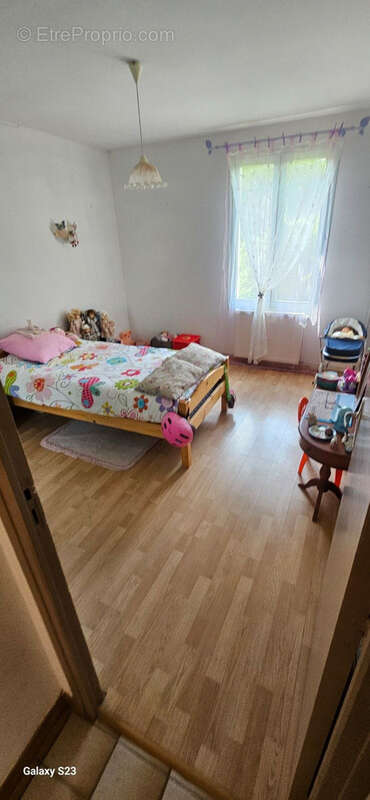 Maison à VILLENEUVE-LES-MONTREAL