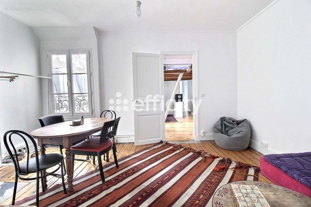 Appartement à PARIS-3E