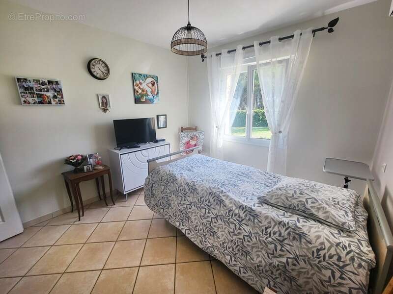 villa plain-pied 205 m², 5 chambres , espace indépendant , 1h de Bordeaux, 3h de Paris - photo 12