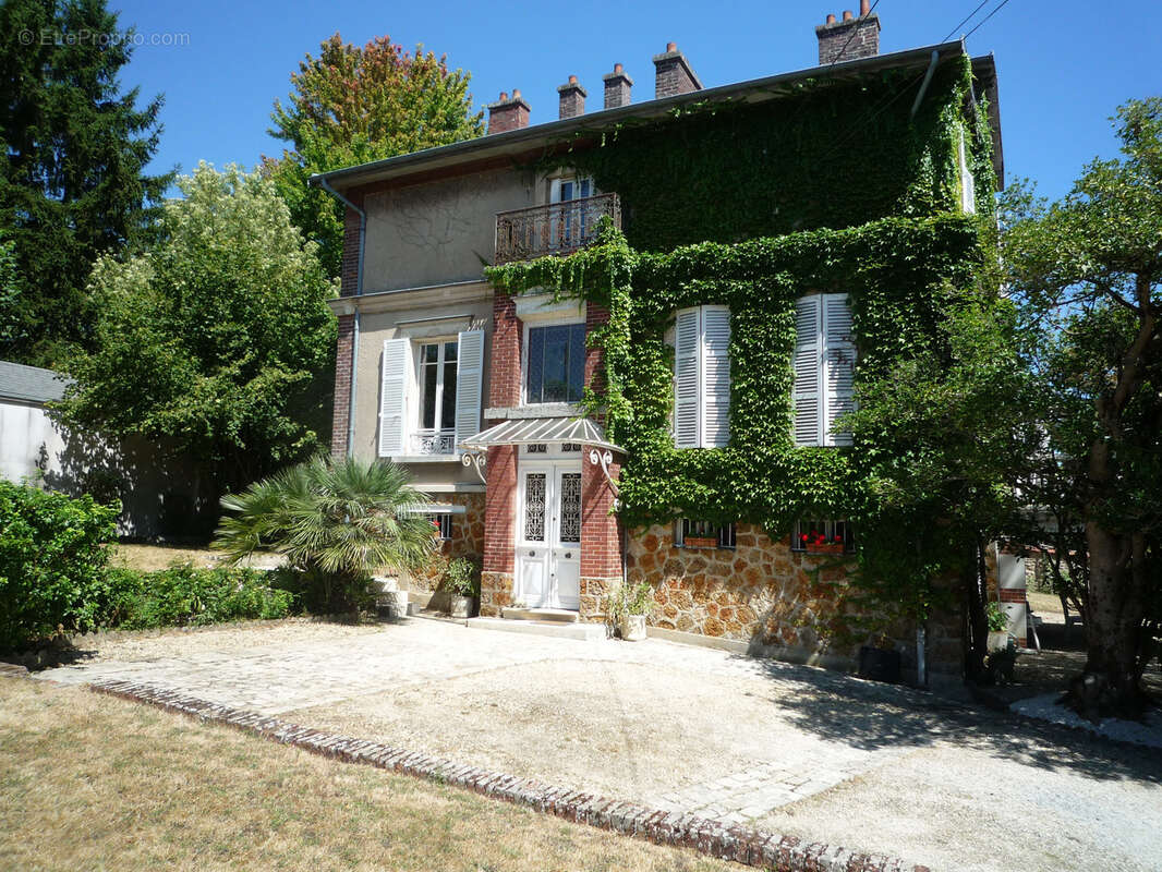CHATEAU THIERRY  à vendre belle maison bourgeoise de 254 m2 dans un parc clos de 1372 m2 - photo 21