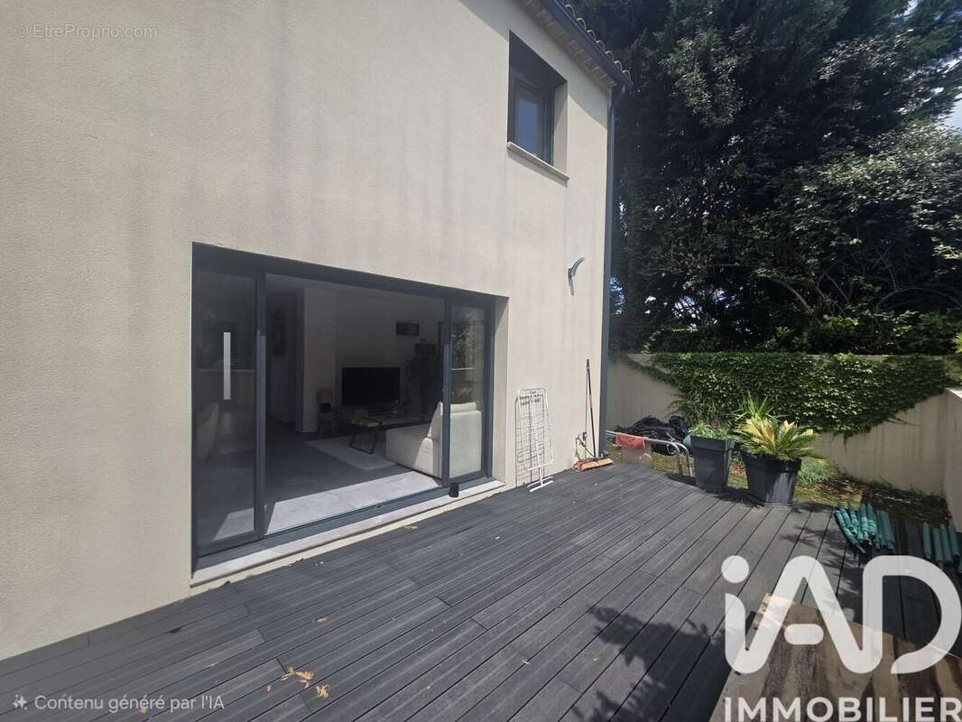Photo 9 - Maison à ENTRAIGUES-SUR-LA-SORGUE