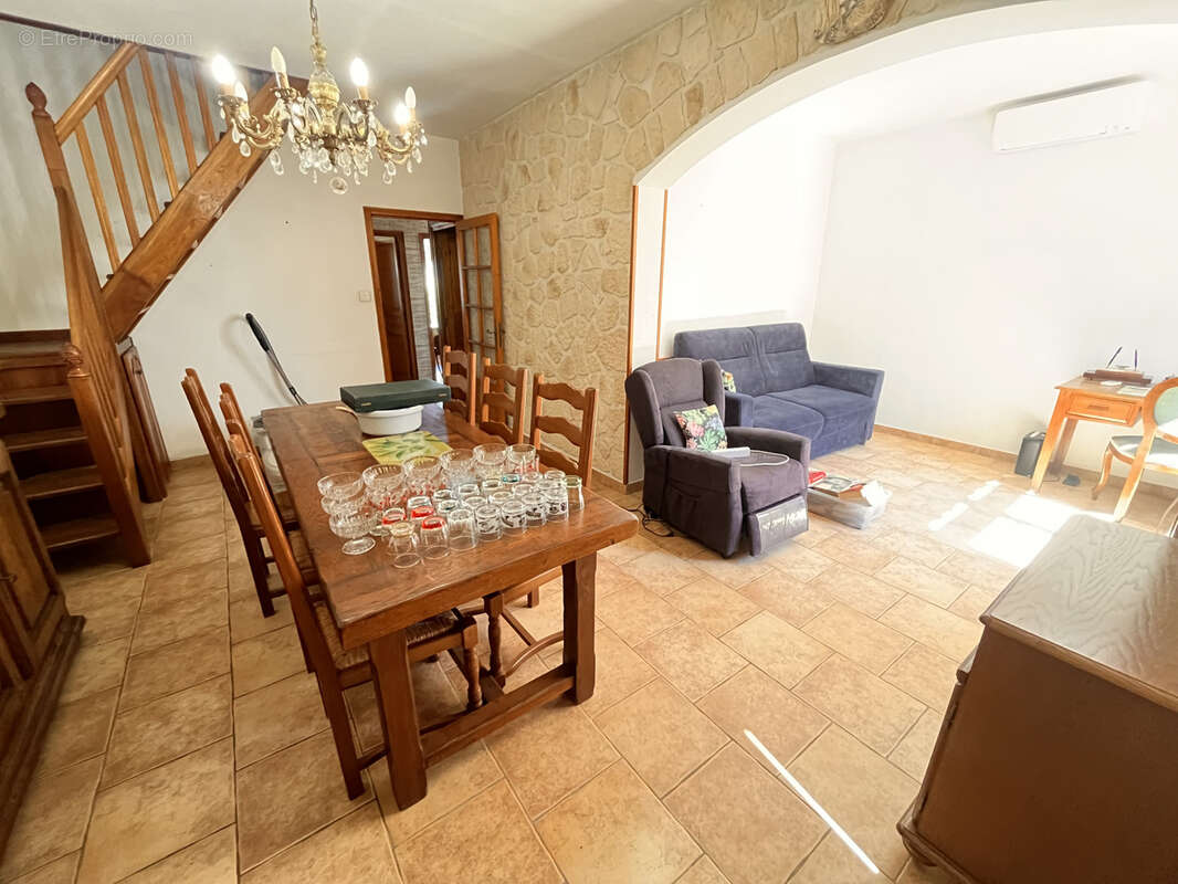 A vendre -Maison de maçon et garage  avec vue dégagée-Marseille 11 ème arrondissement - photo 5