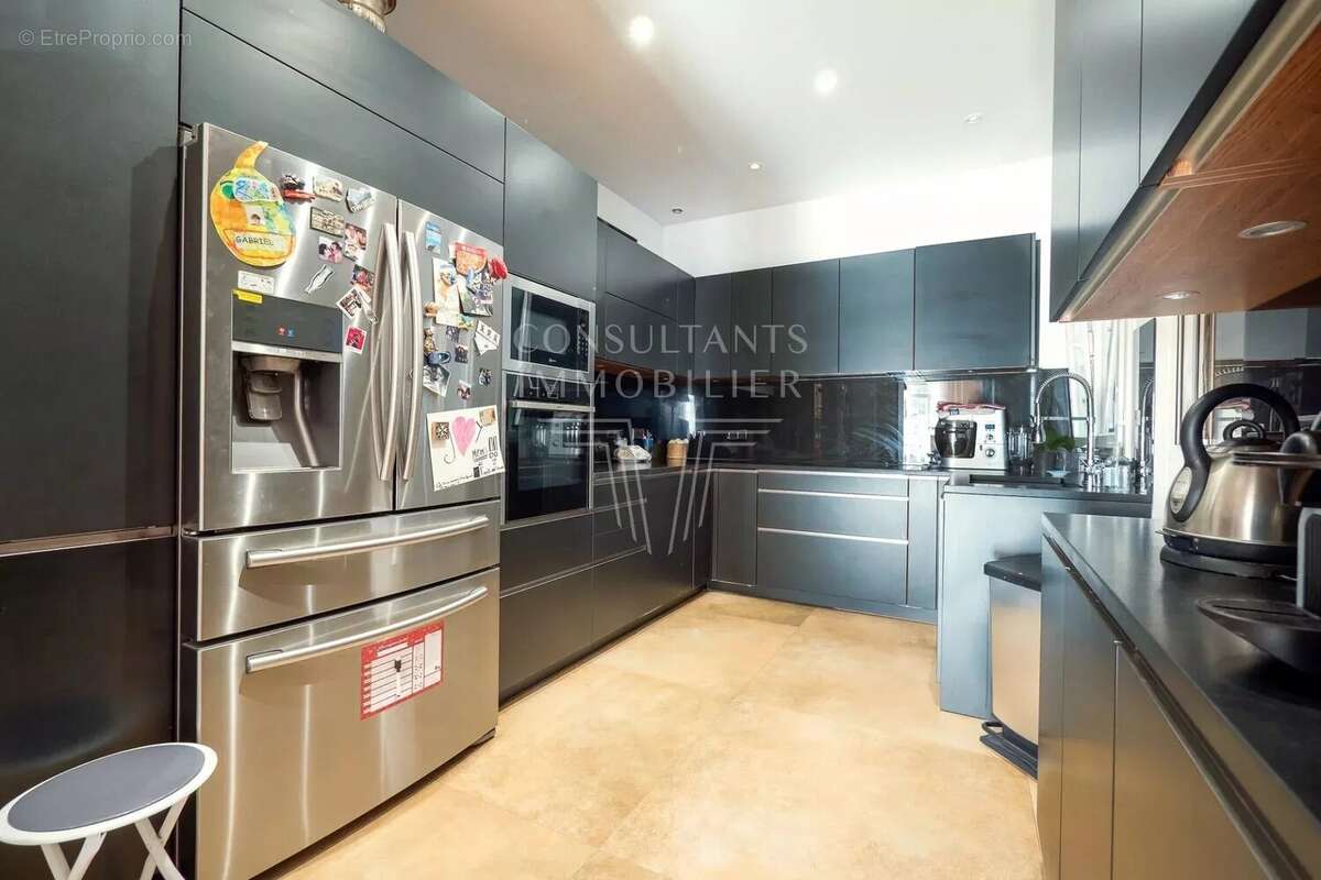 Appartement à NEUILLY-SUR-SEINE