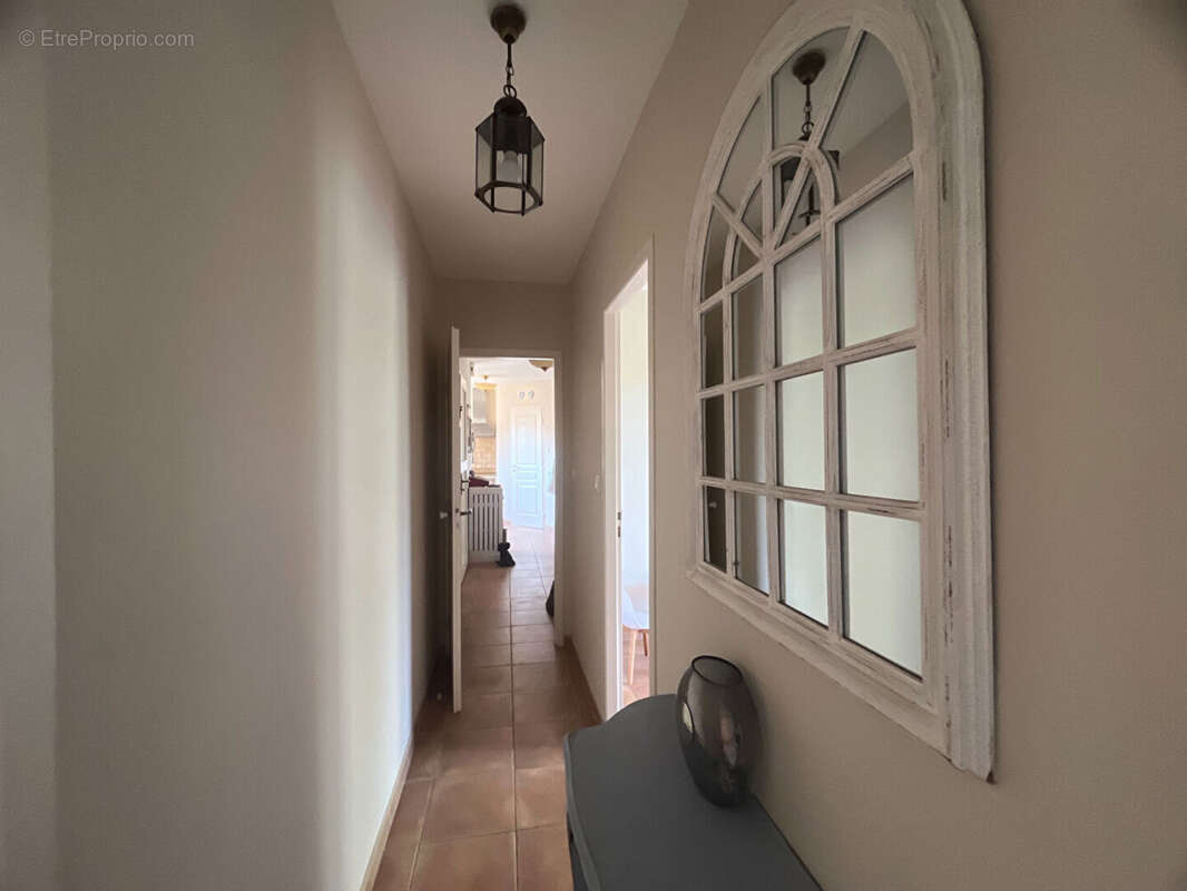Luxueuse villa , 5 chambres avec piscine et garage, climatisation et vue panoramique exceptionnelle. - photo 13