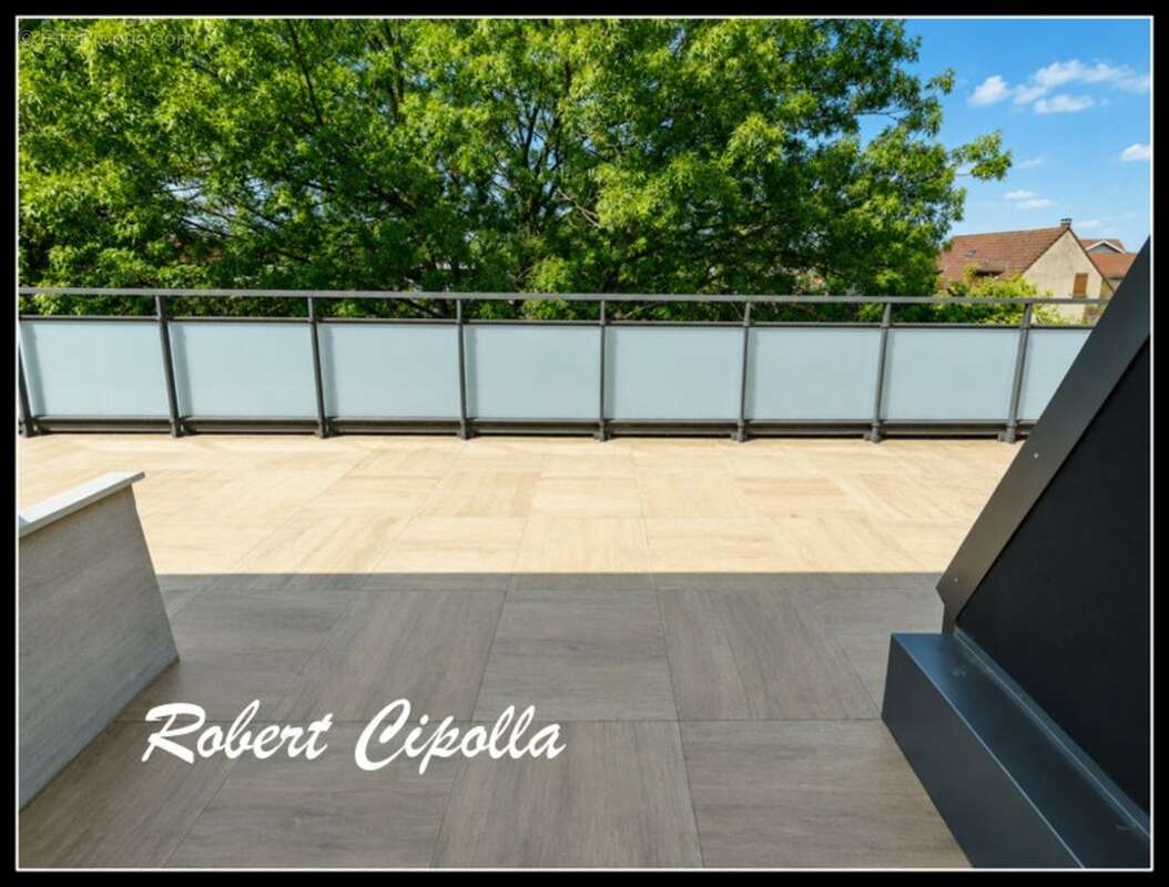 Attique T2 Metz _51,5m²_très grande terrasse de 41m² parking inclus + garage + cuisine équipée - photo 3