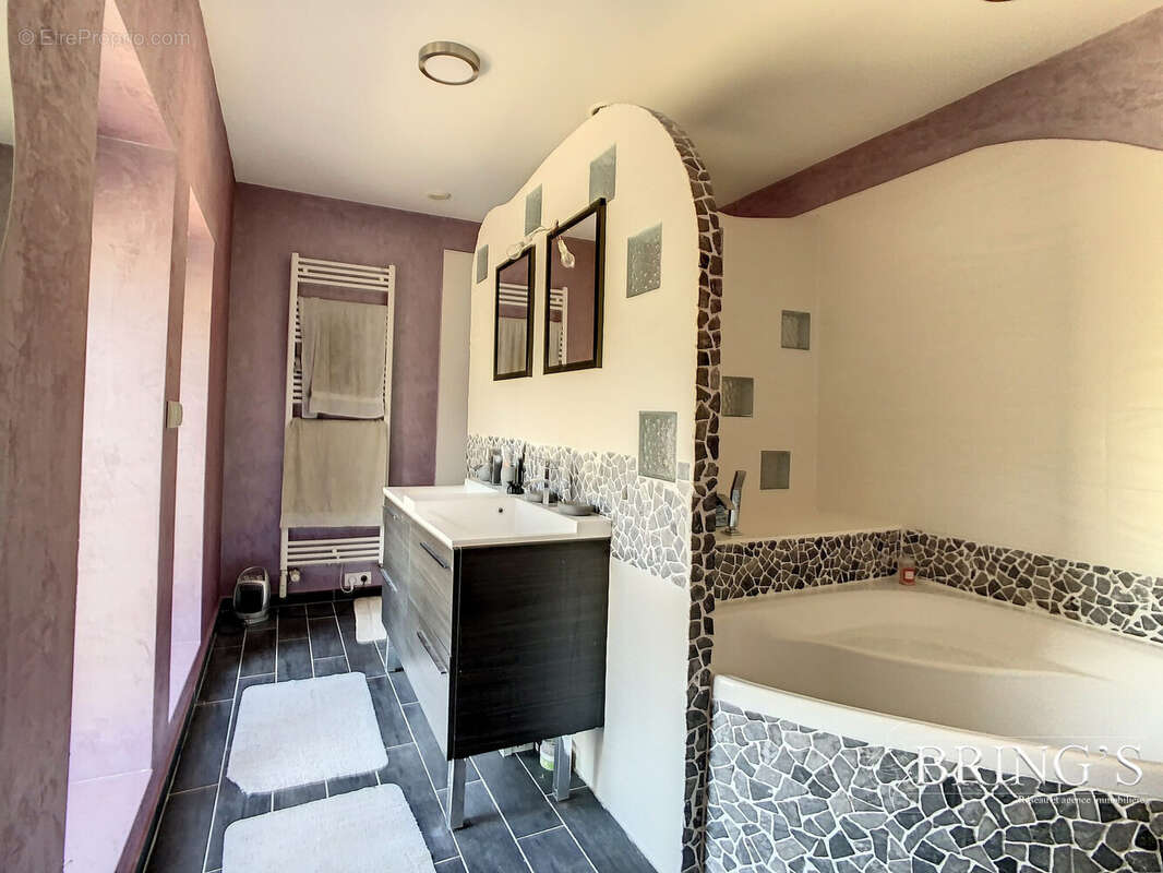 Maison à SAINT-ETIENNE-DU-BOIS