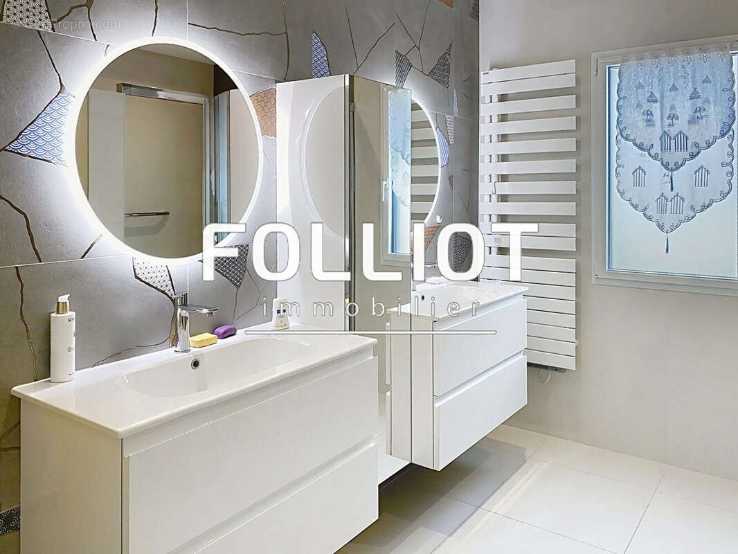 Maison à AGON-COUTAINVILLE