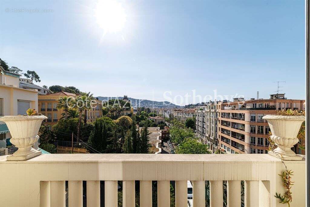 Appartement bourgeois dernier étage avec 5 chambres Nice Carabacel - photo 4