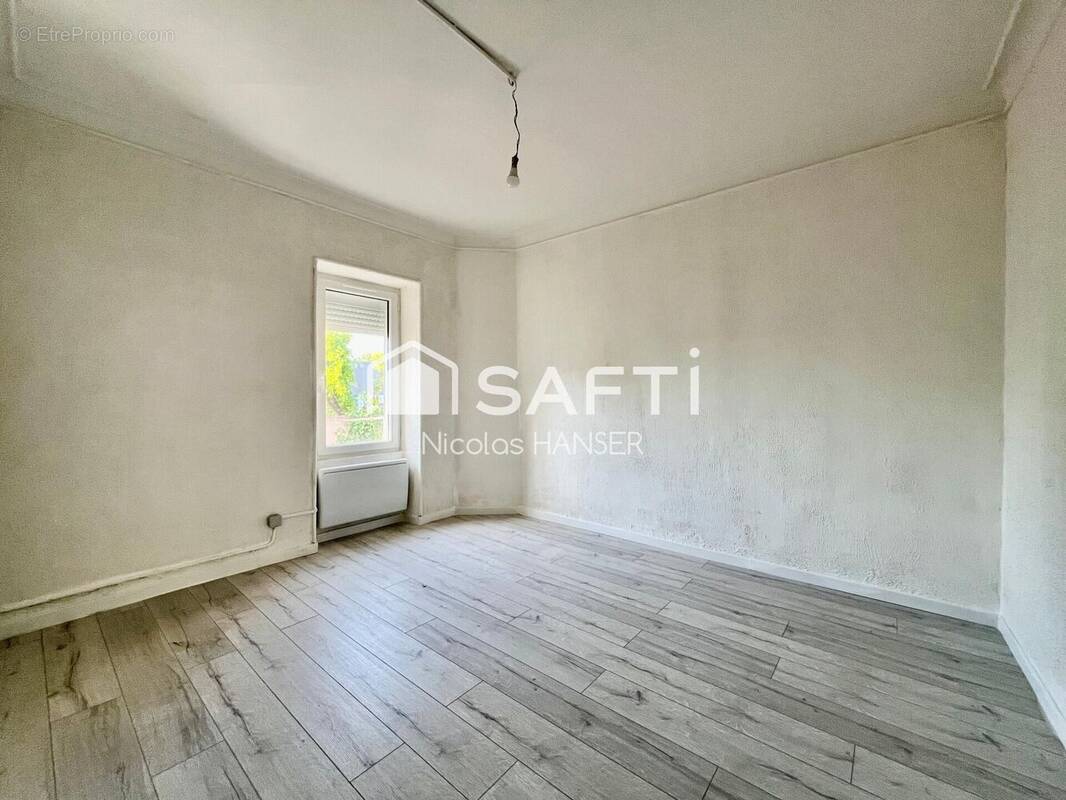 Photo 1 - Commerce à ALES