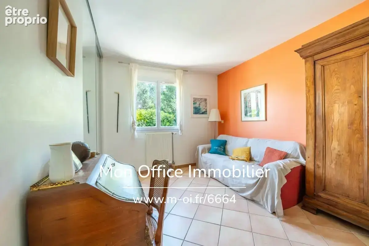 Référence : 6664-NZW. - Maison 4 chambres - piscine, sous sol, garage - photo 9