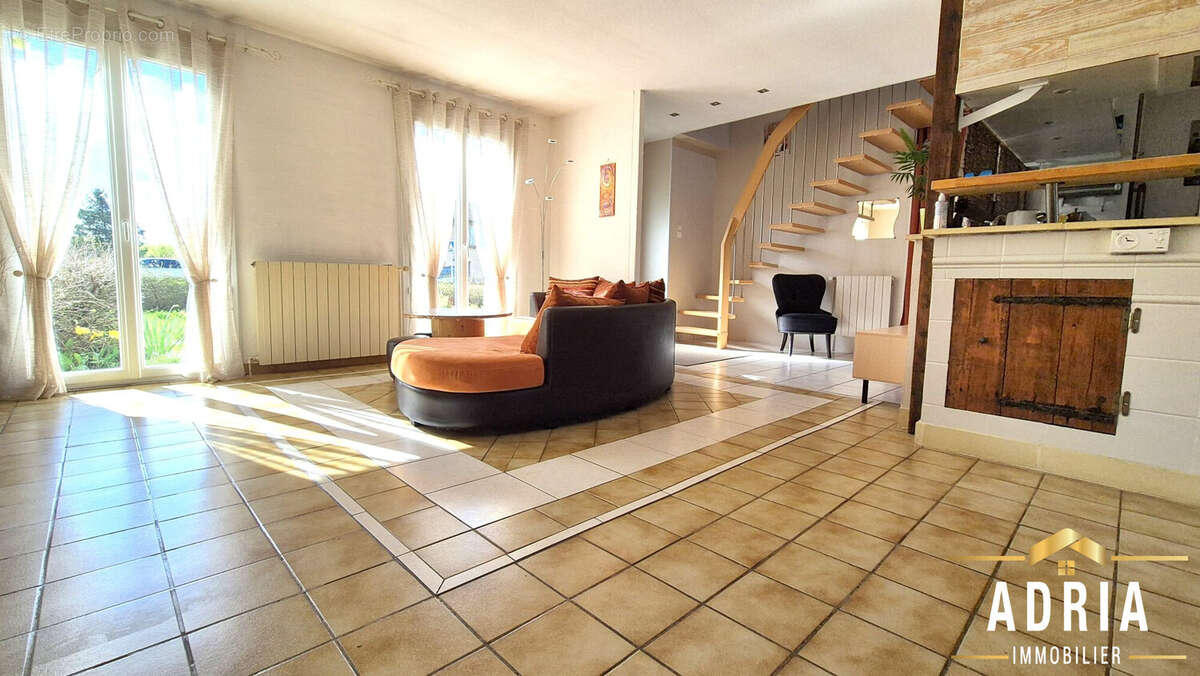 Maison à REZONVILLE