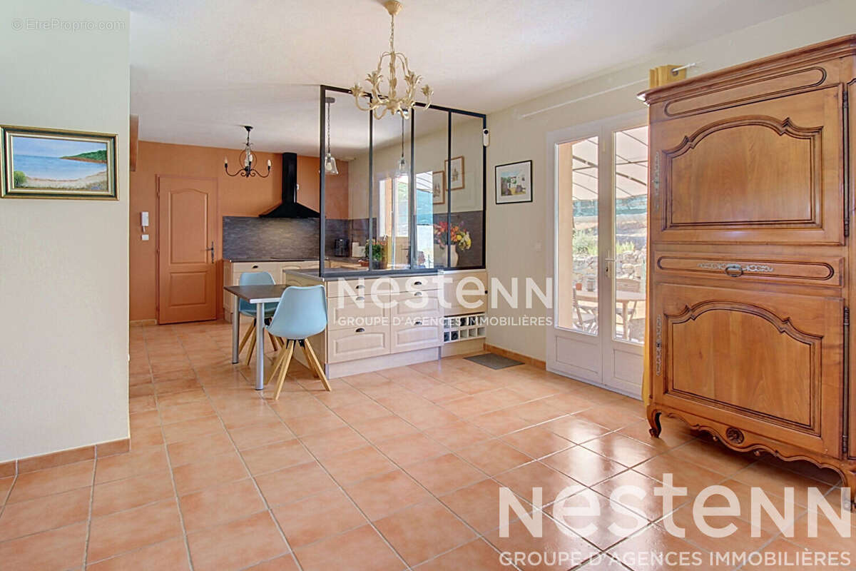 A VENDRE Maison Le Thoronet 6 pièce(s) 130 m2- Terrain 1026m2- Piscine- proche des commerces - photo 6