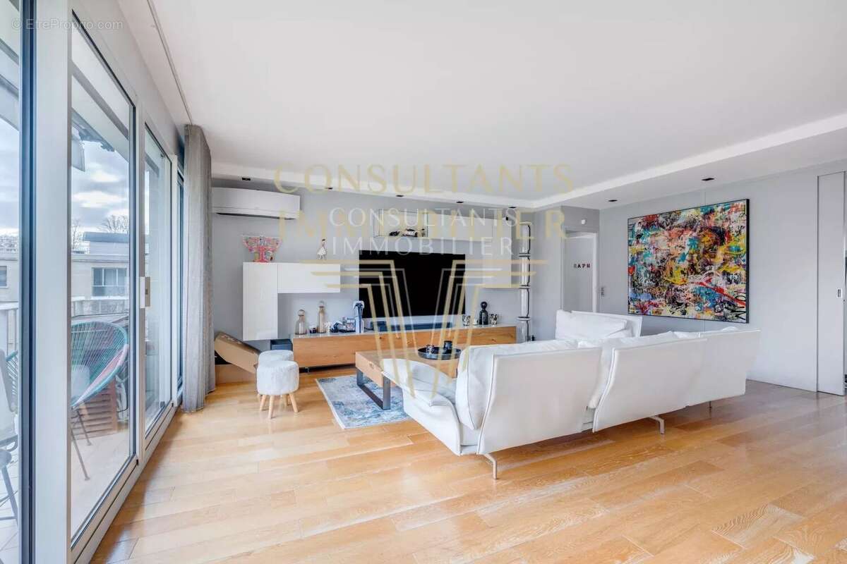 Appartement à NEUILLY-SUR-SEINE