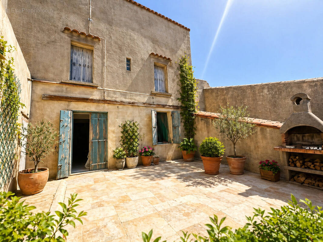 Maison à AZILLE