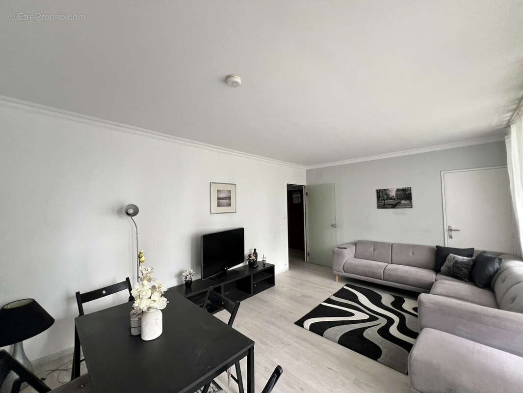 Appartement à SAINT-JEAN-DE-LA-RUELLE
