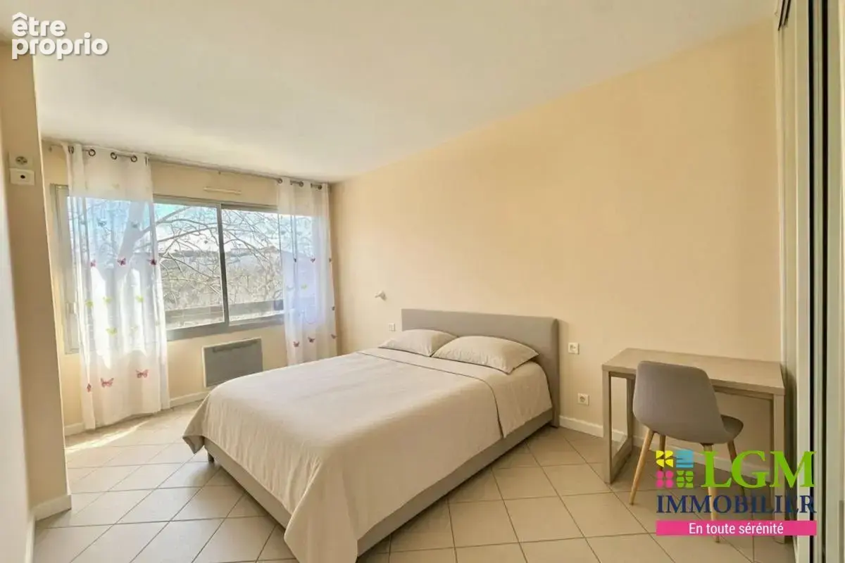 NÎMES - Appartement avec garage Quai de la Fontaine - photo 8