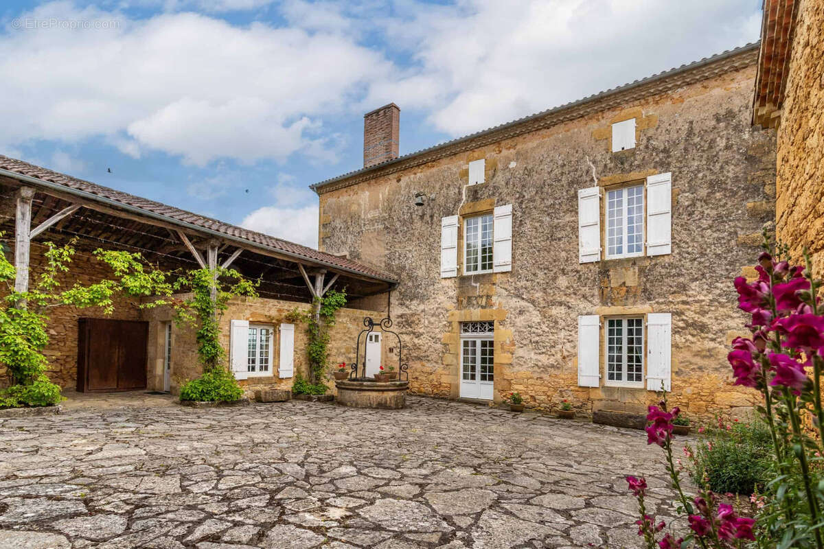 Chateau estate - photo 12