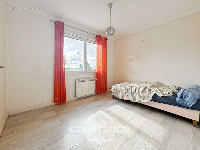 Maison de plain-pied 113 m² - 4 chambres avec fort potentiel à Tronchy - photo 6