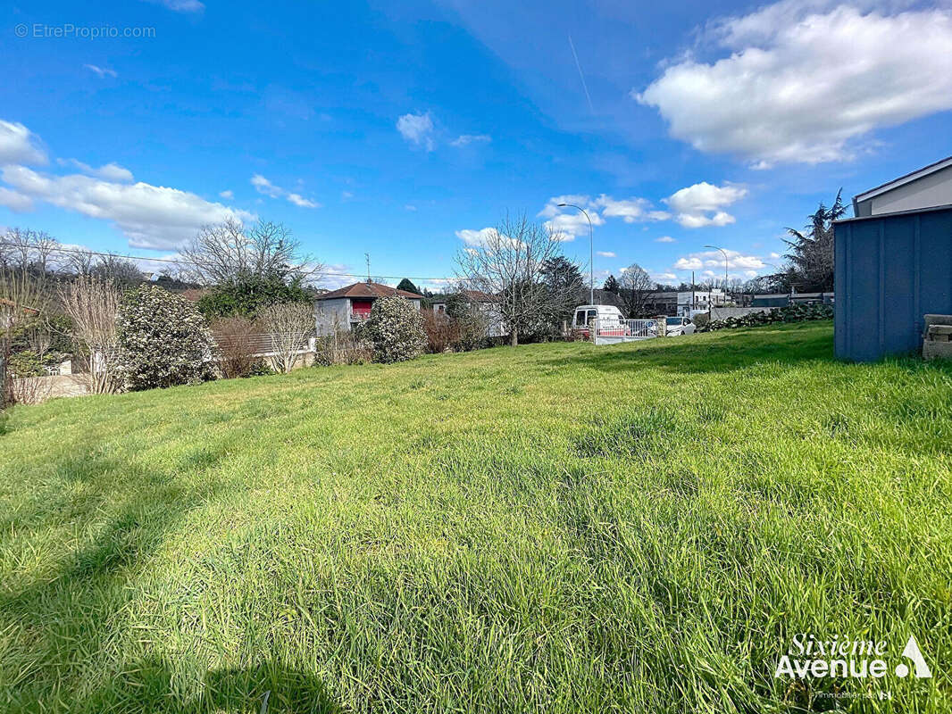 Terrain à SAINT-SYMPHORIEN-D&#039;OZON