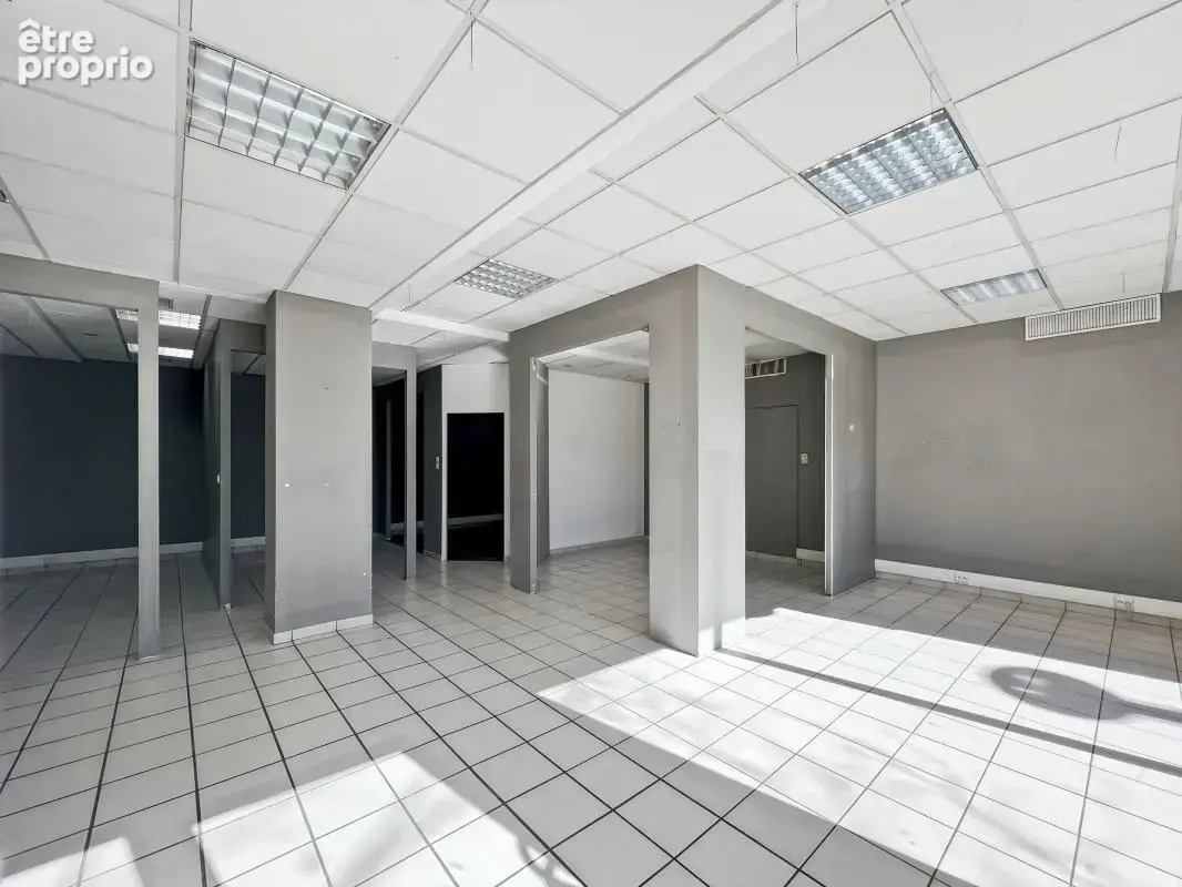 LIVRON - À vendre en exclusivité – Local commercial 80 m² – Emplacement n°1 à Livron - photo 3
