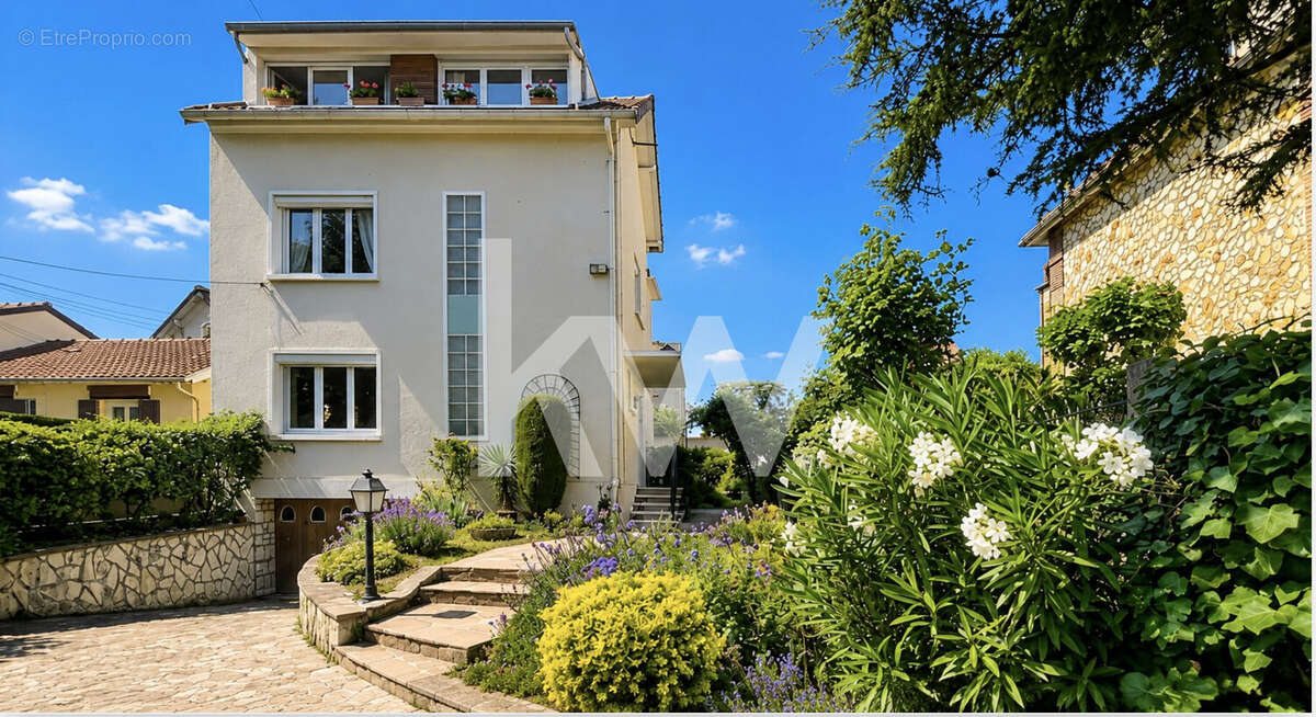 Maison 122 m² à Enghien-Les-Bains  - photo 2