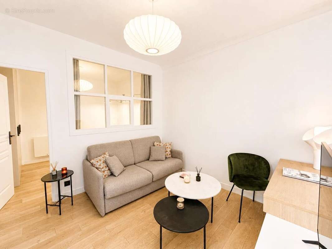Appartement à PARIS-16E