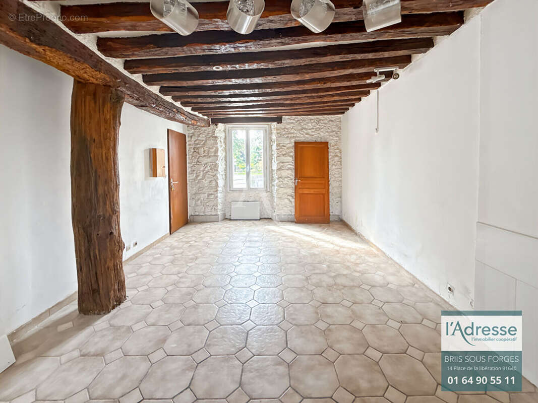 Appartement à FONTENAY-LES-BRIIS