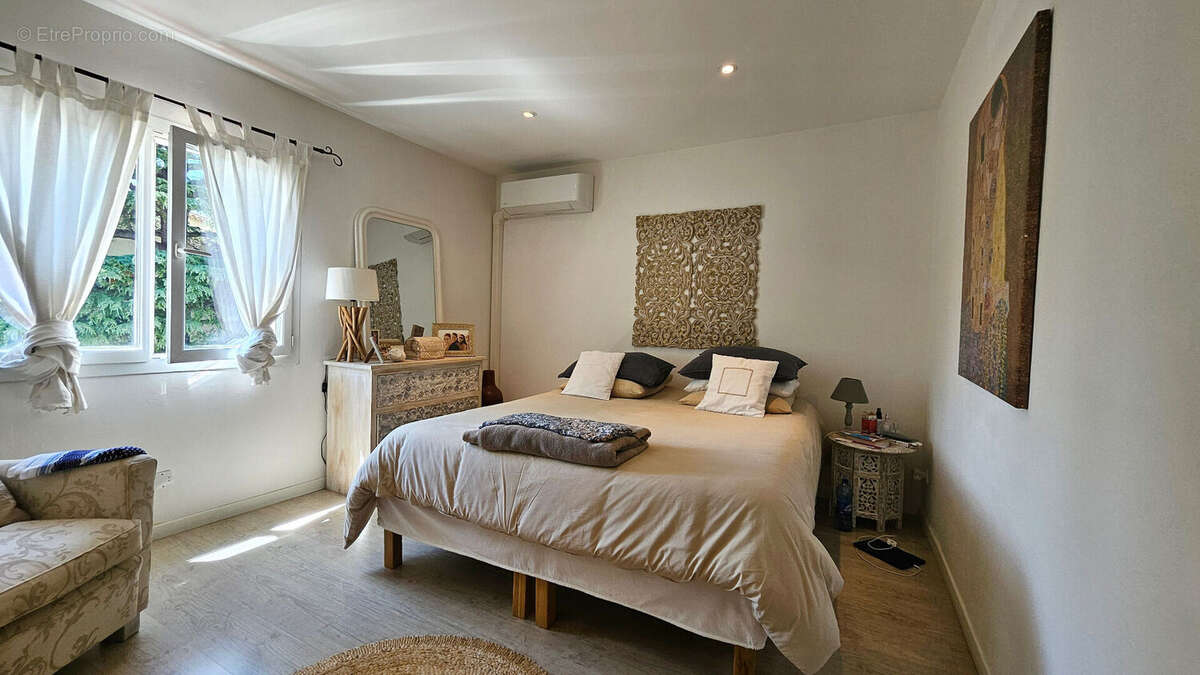 Maison à LA VALETTE-DU-VAR