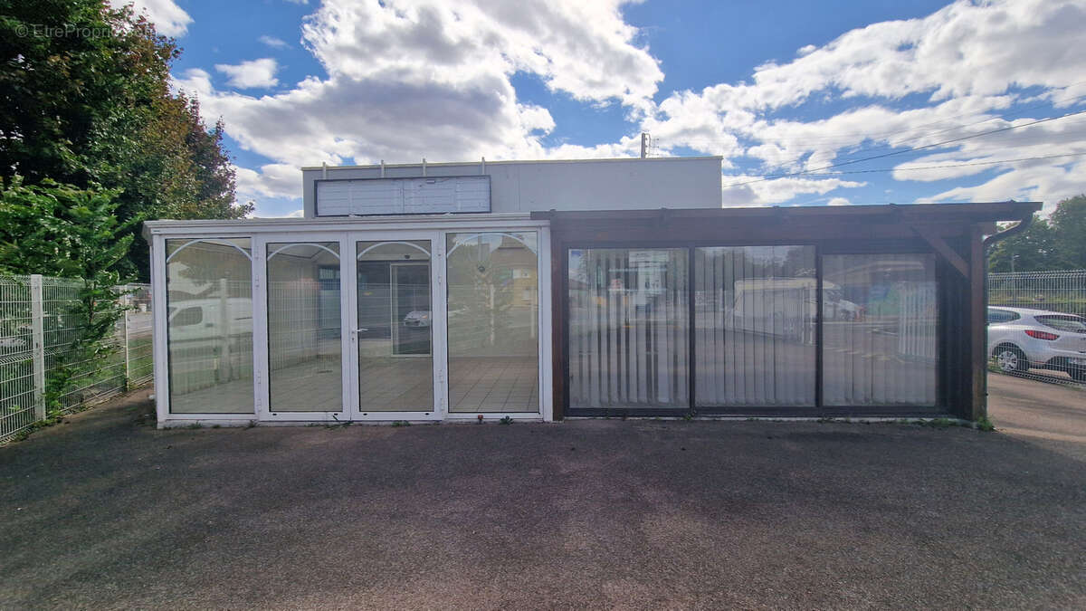 Autre à PONT-SAINTE-MARIE