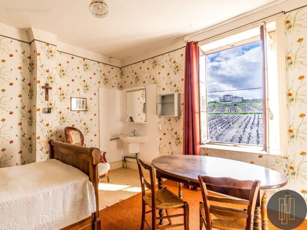 Maison à SAINT-ETIENNE-LA-VARENNE