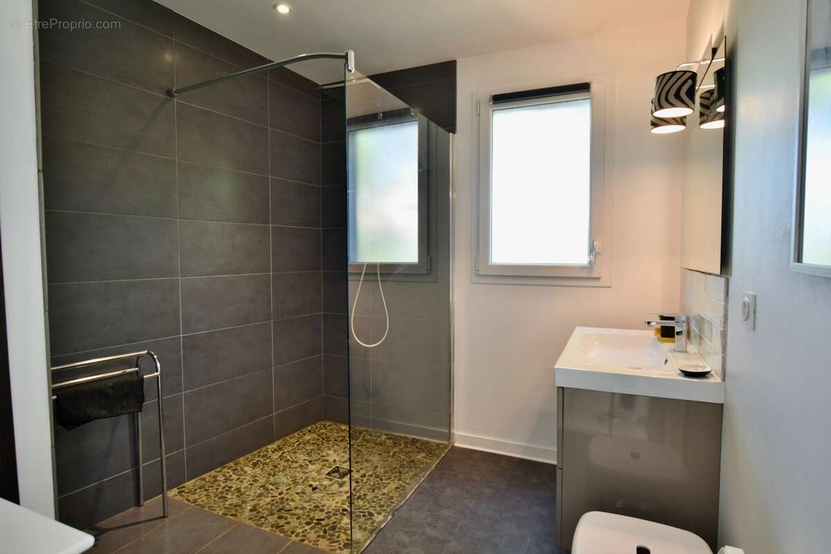 Ensemble immobilier dans quartier résidentiel ! - photo 14