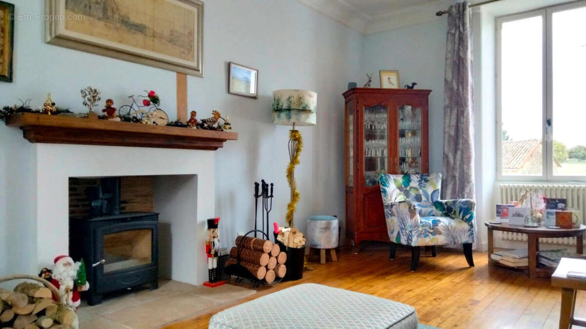 SALON - Maison à LORIGNE