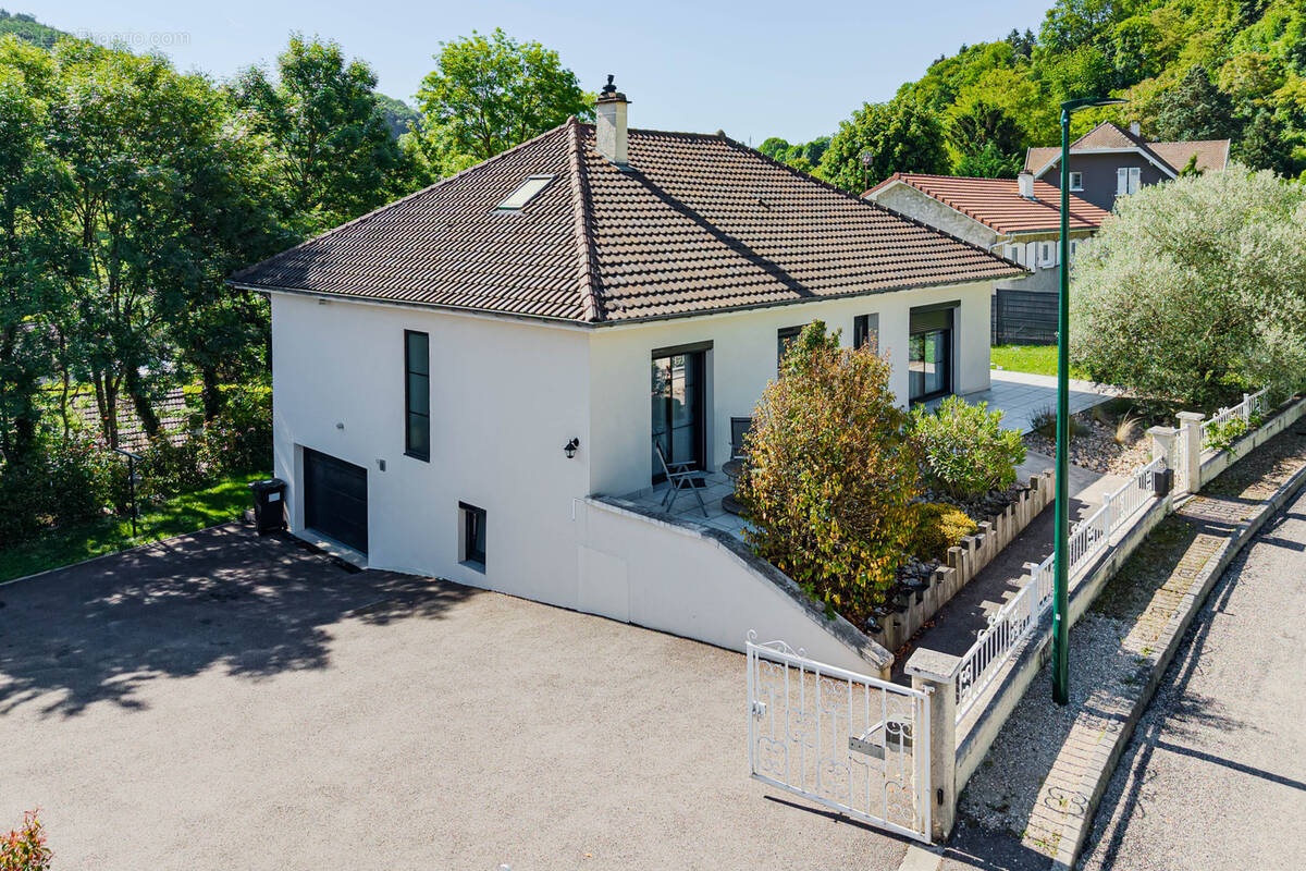 Maison à MAUBEC