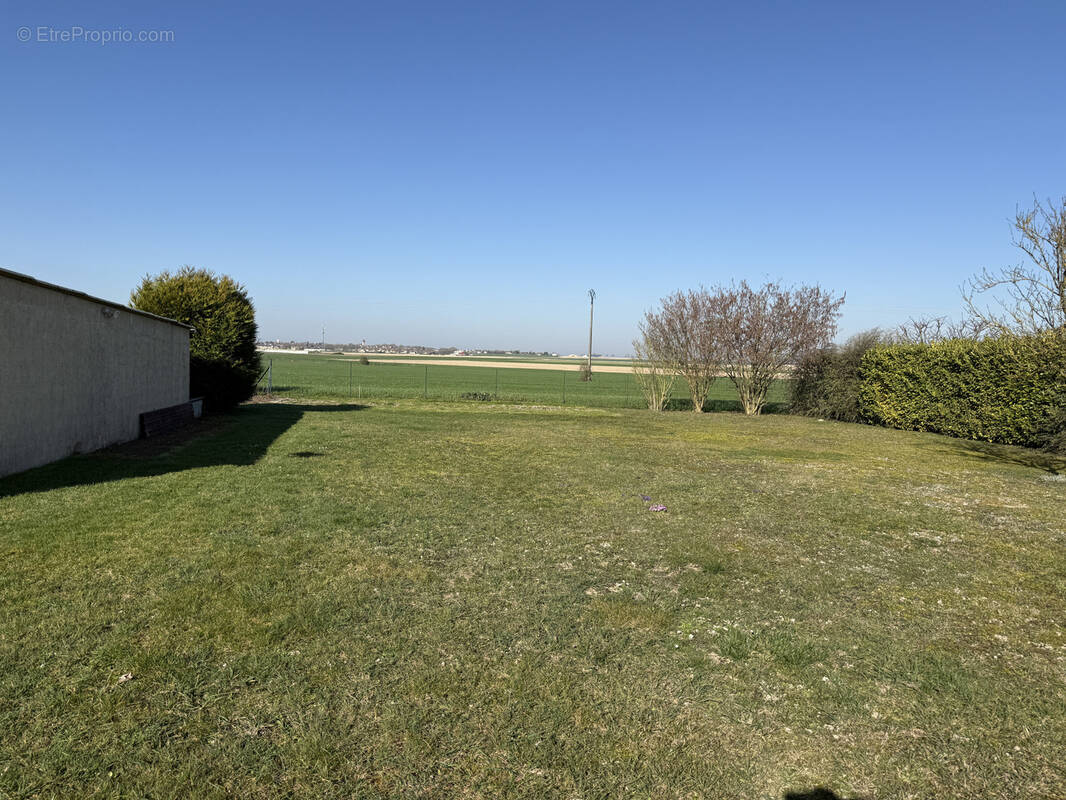 Terrain à BOURGOGNE