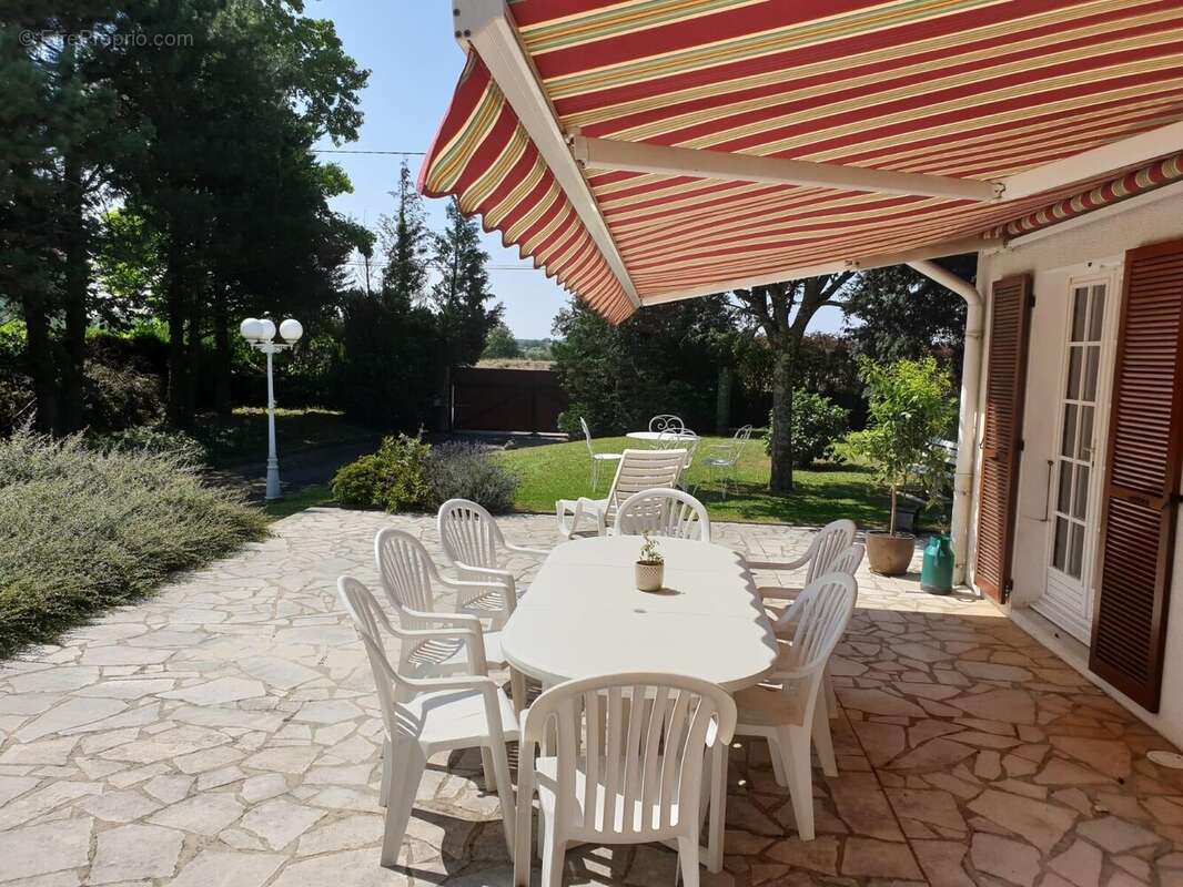 Maison à SAINT-DENIS-LES-BOURG