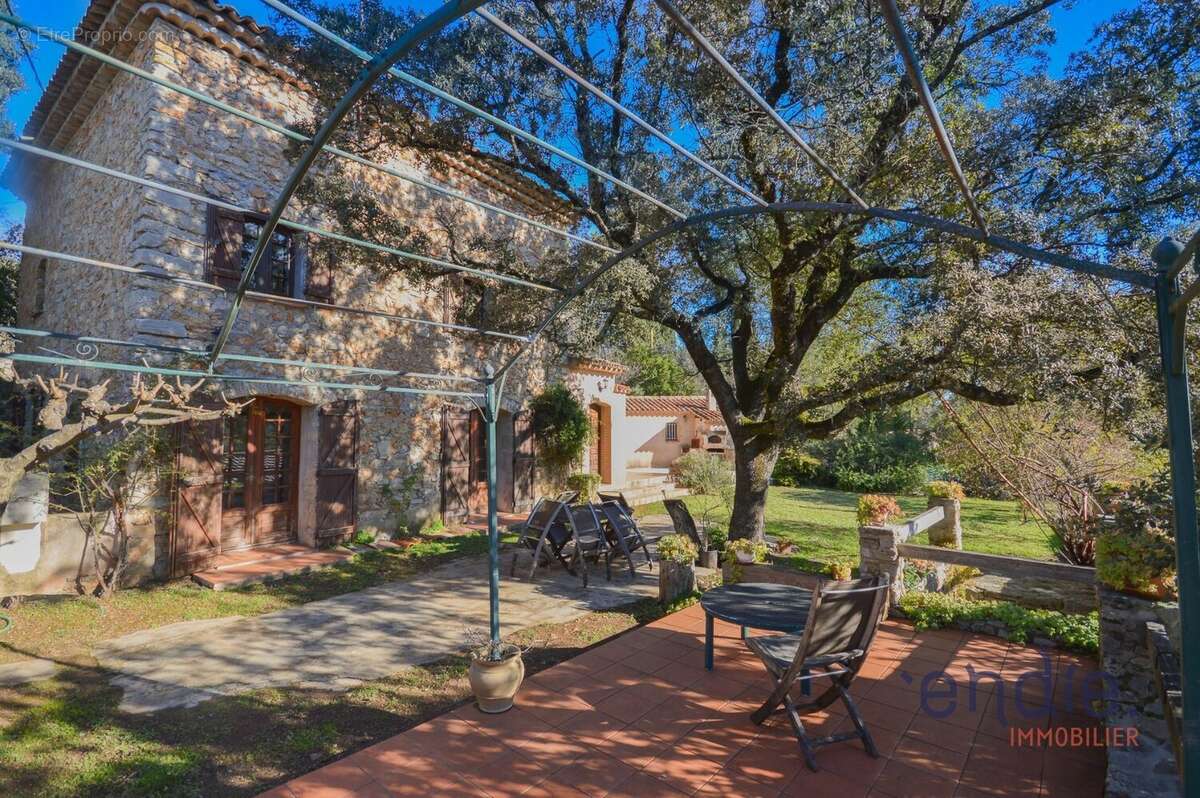 LE THORONET Maison en pierres 180 m² dans hameau paisible - photo 2
