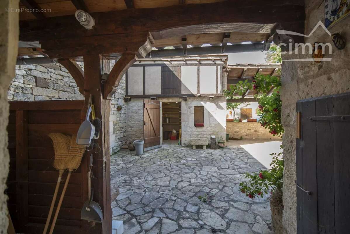 Belle maison au coeur du triangle d'or. - photo 5