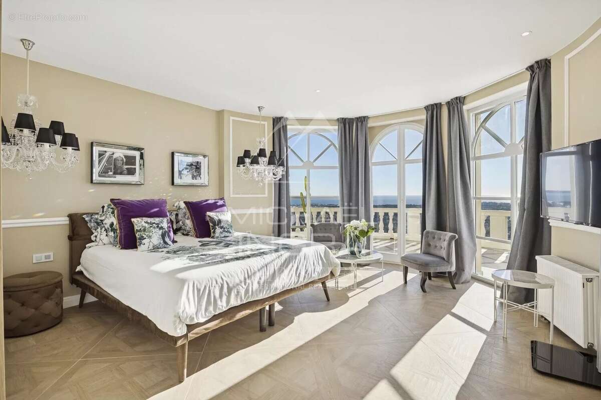 Maison à MANDELIEU-LA-NAPOULE