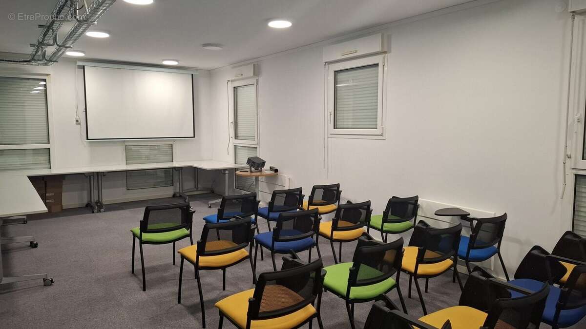 Commerce 400 m² à Saint-Cyr-Sur-Loire  - photo 5