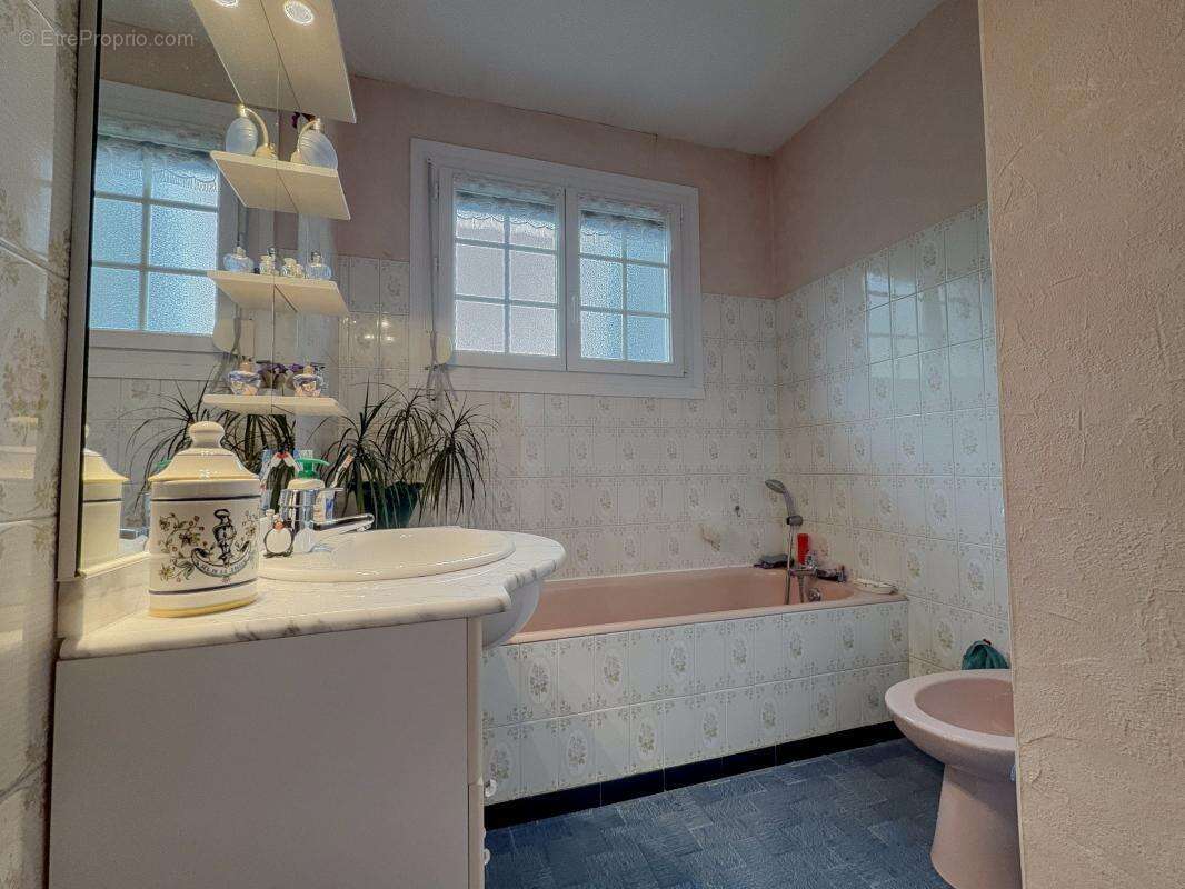 Maison à BRETENIERE de 155,45m² sur sous sol complet, 5 chambres, terrain 719 m² - photo 8