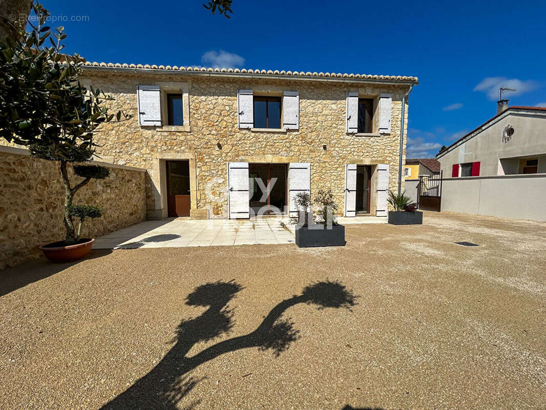 Maison à L'ISLE-SUR-LA-SORGUE