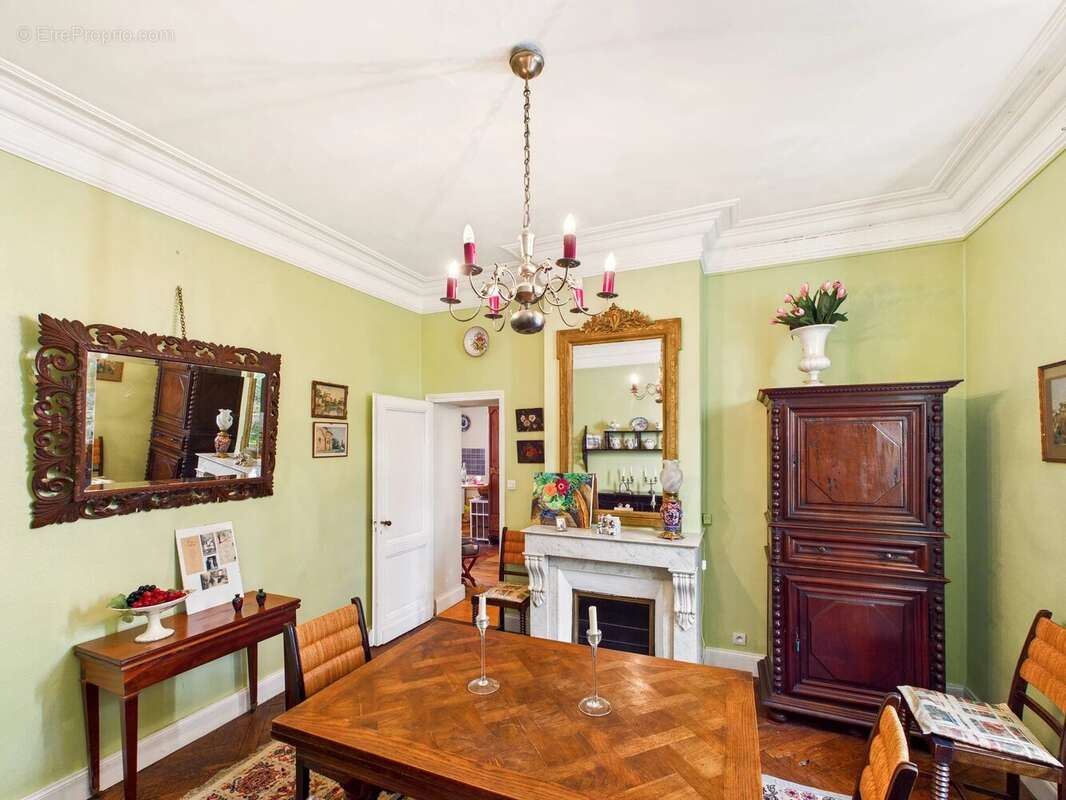 Maison à SAINT-EMILION