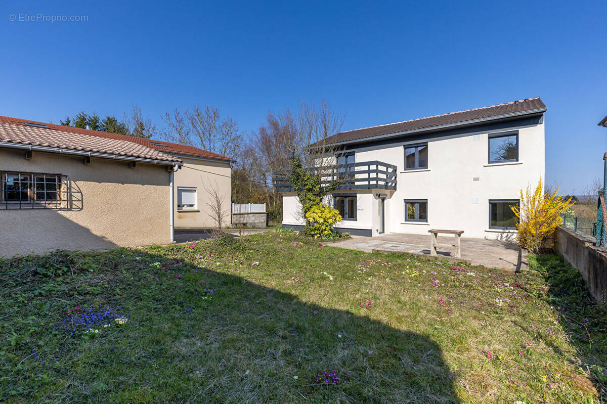 Maison à AUBOUE