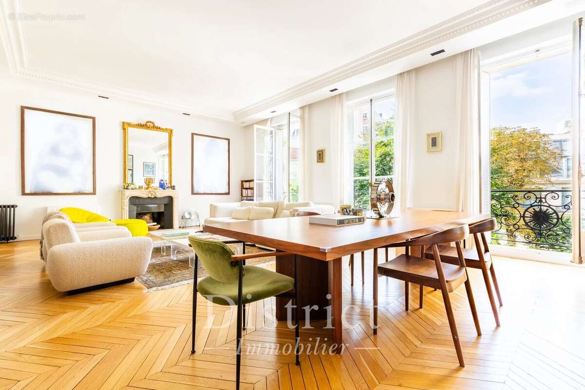 Appartement à PARIS-16E