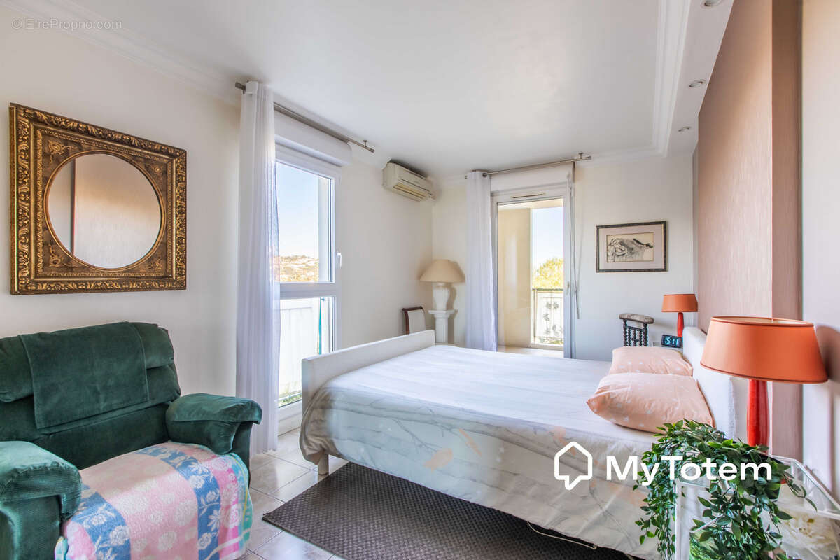 Appartement à SAINT-LAURENT-DU-VAR